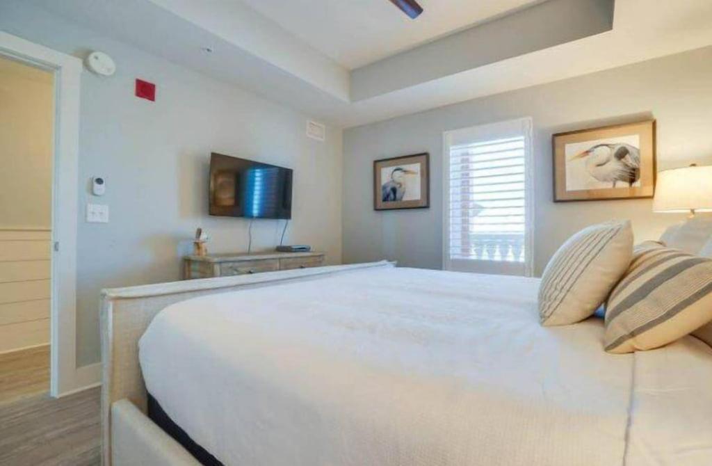Calypso Tower 3 Unit 1007